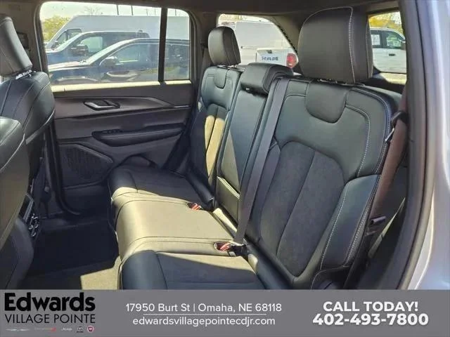 New 2025 Silver Zynith Exterior Paint Jeep Altitude X image 39