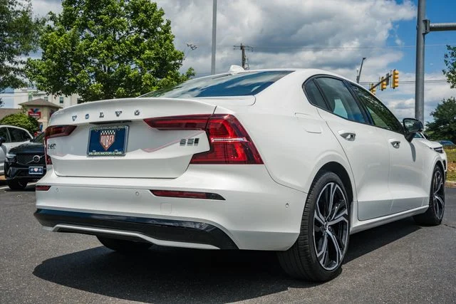 Certified Used 2024 Crystal White Volvo Plus image 5