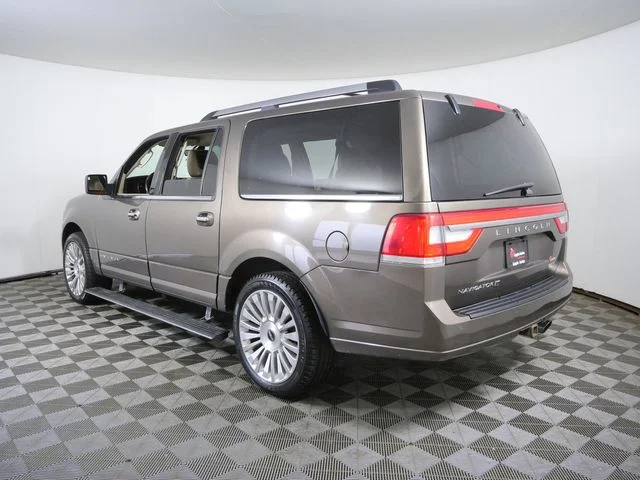 Used 2015 Brown Lincoln Base image 7