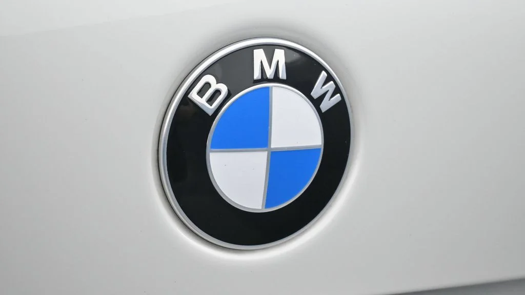 Used 2024 White BMW sDrive40i image 21