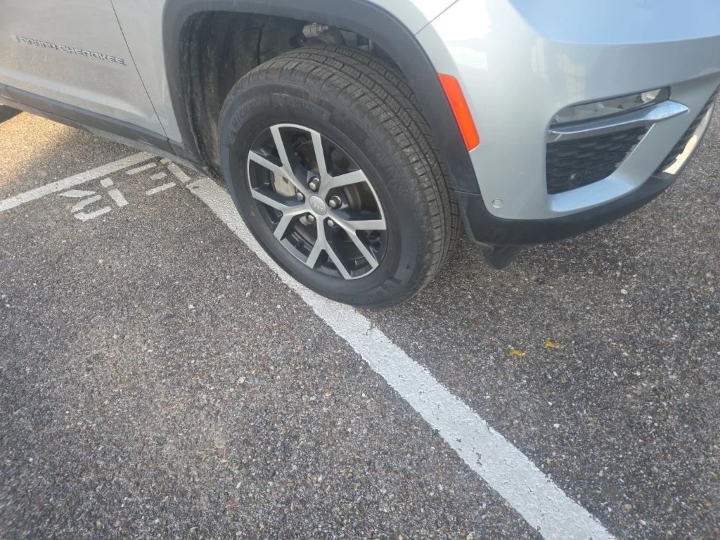 Used 2025 Silver Jeep Limited image 13