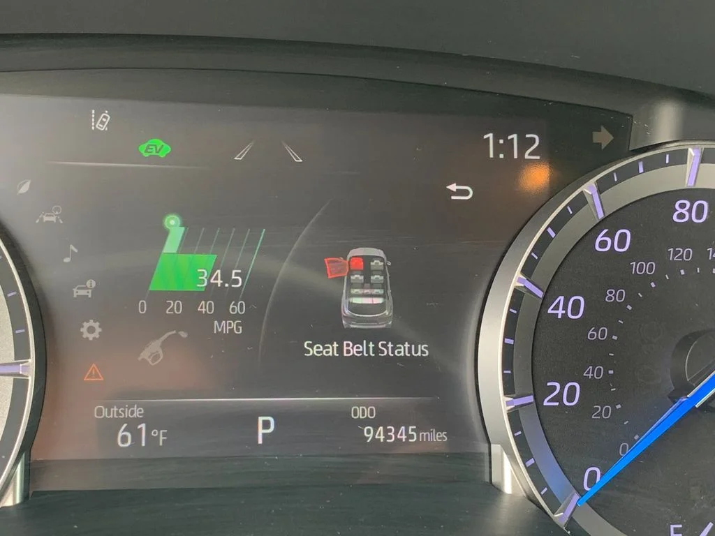 Used 2022 Silver Toyota XLE image 34