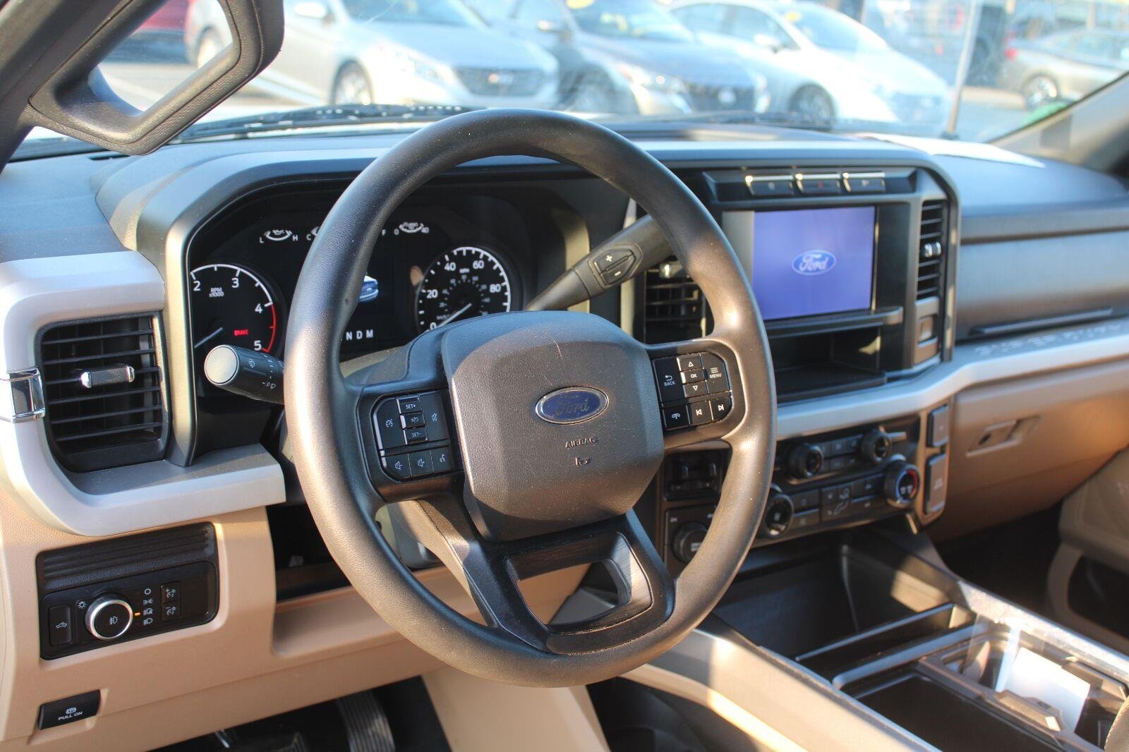 Used 2024 Oxford White Ford XLT image 9