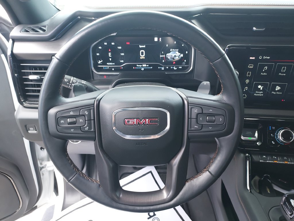 Used 2022 White GMC AT4 image 17