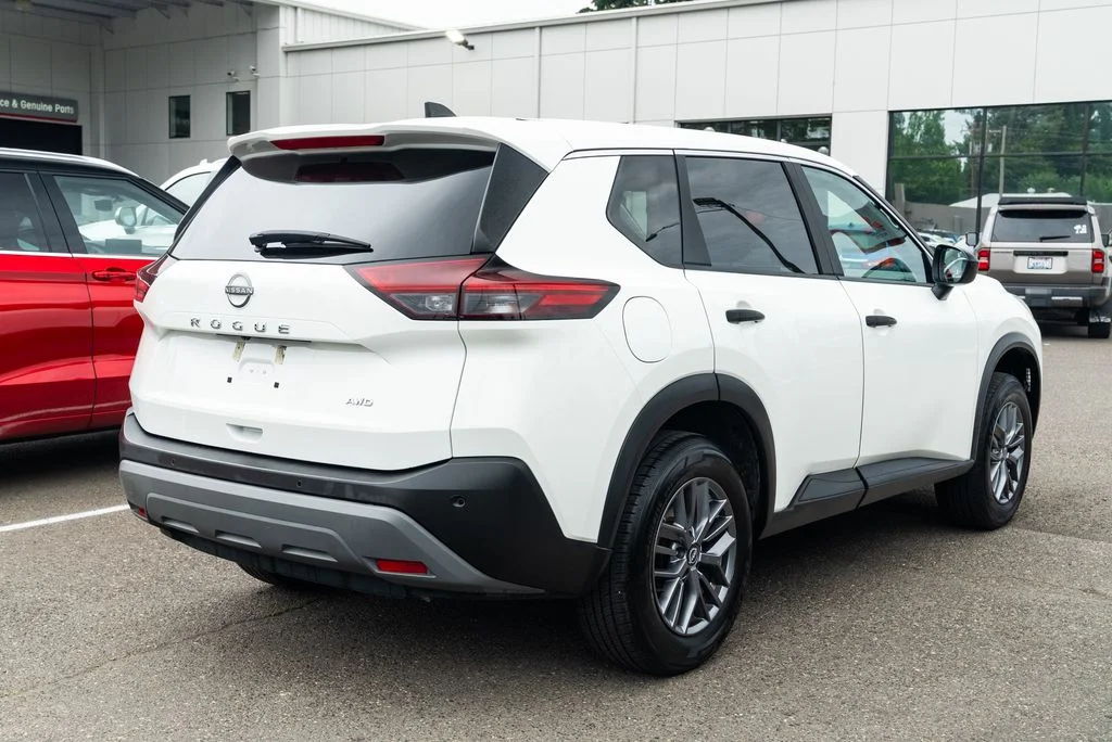 Used 2023 White Nissan S image 6