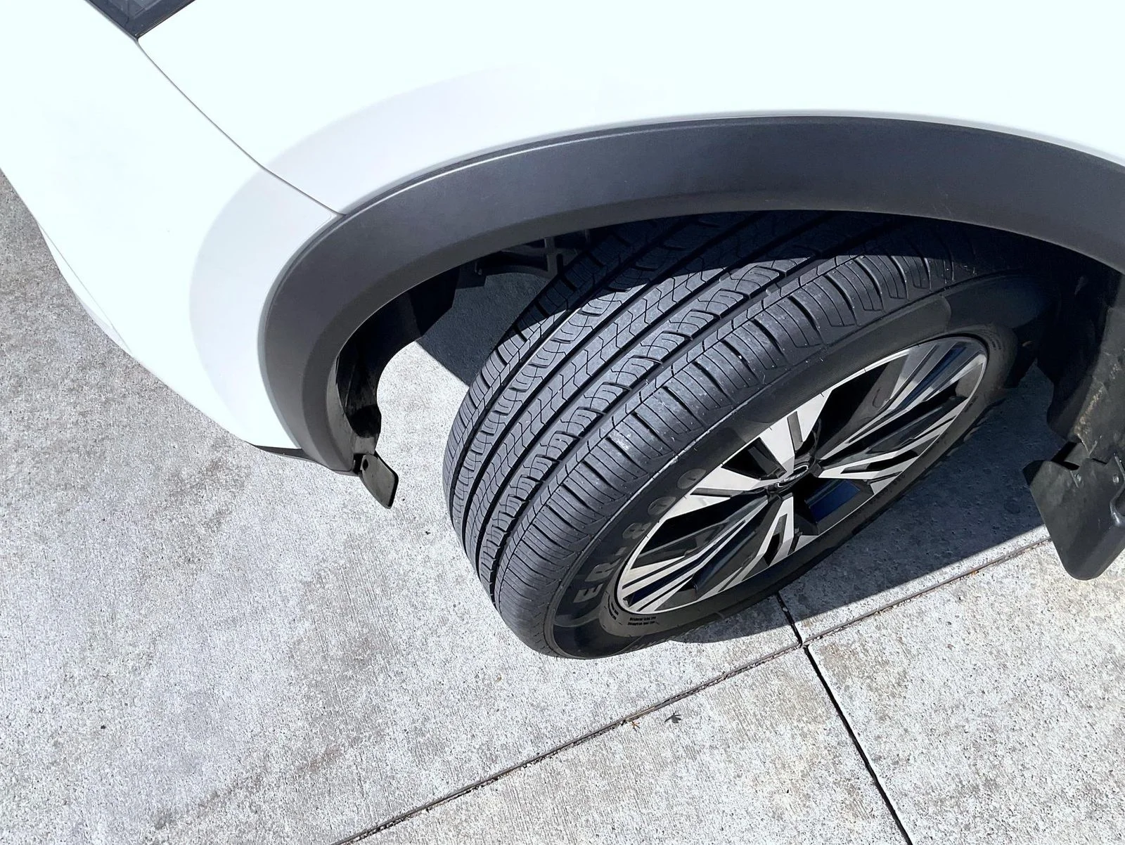 Used 2023 White Nissan SV image 23