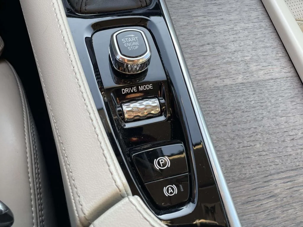 Used 2021 Birch Light Metallic Volvo Inscription image 22