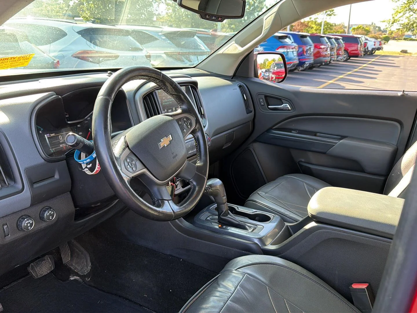 Used 2016 RED HOT Chevrolet 4WD Z71 image 3