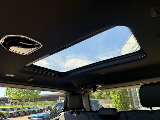 New 2026 High Gloss Black Exterior Paint Jeep Limited Reserve image 29