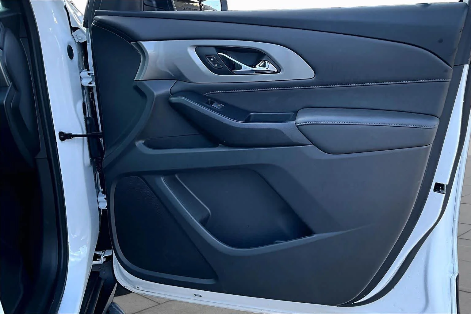 Used 2023 Summit White Chevrolet LT Cloth image 26