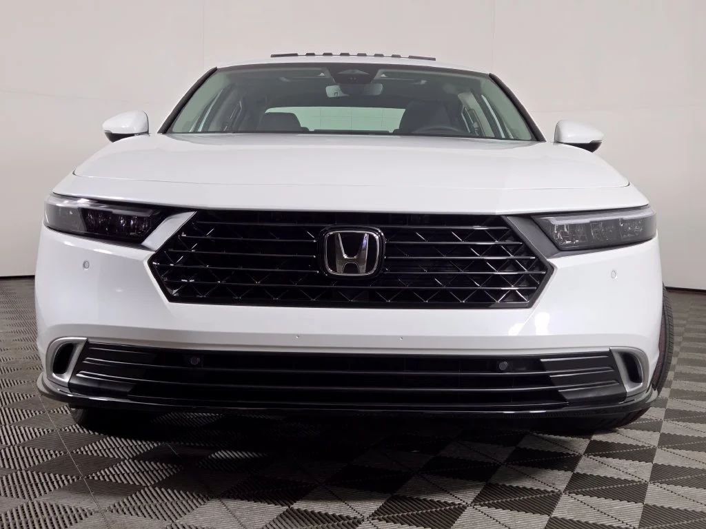 New 2026 Platinum White Pearl Honda Touring image 11