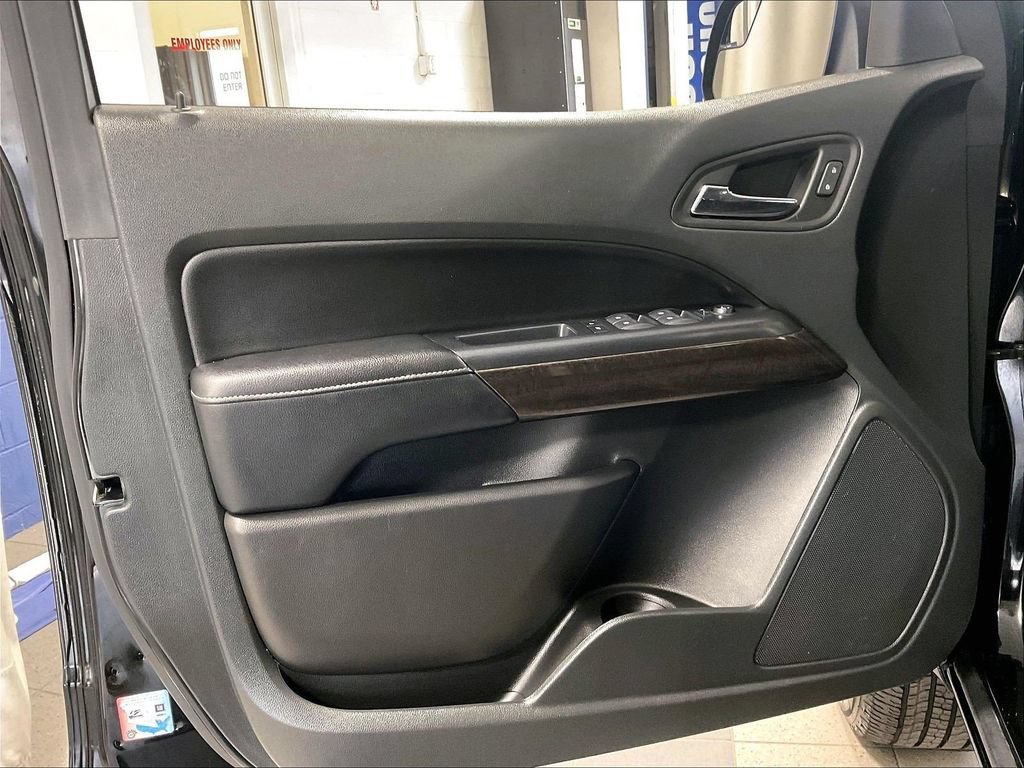 Used 2022 Onyx Black GMC Elevation image 9