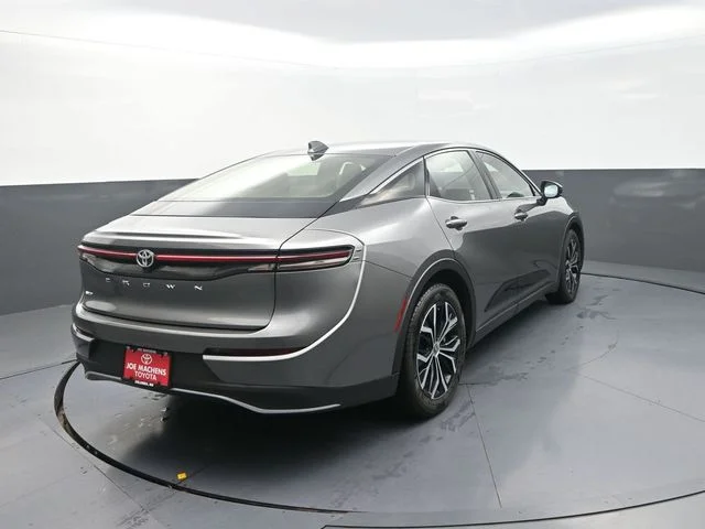 Used 2023  Toyota XLE image 8