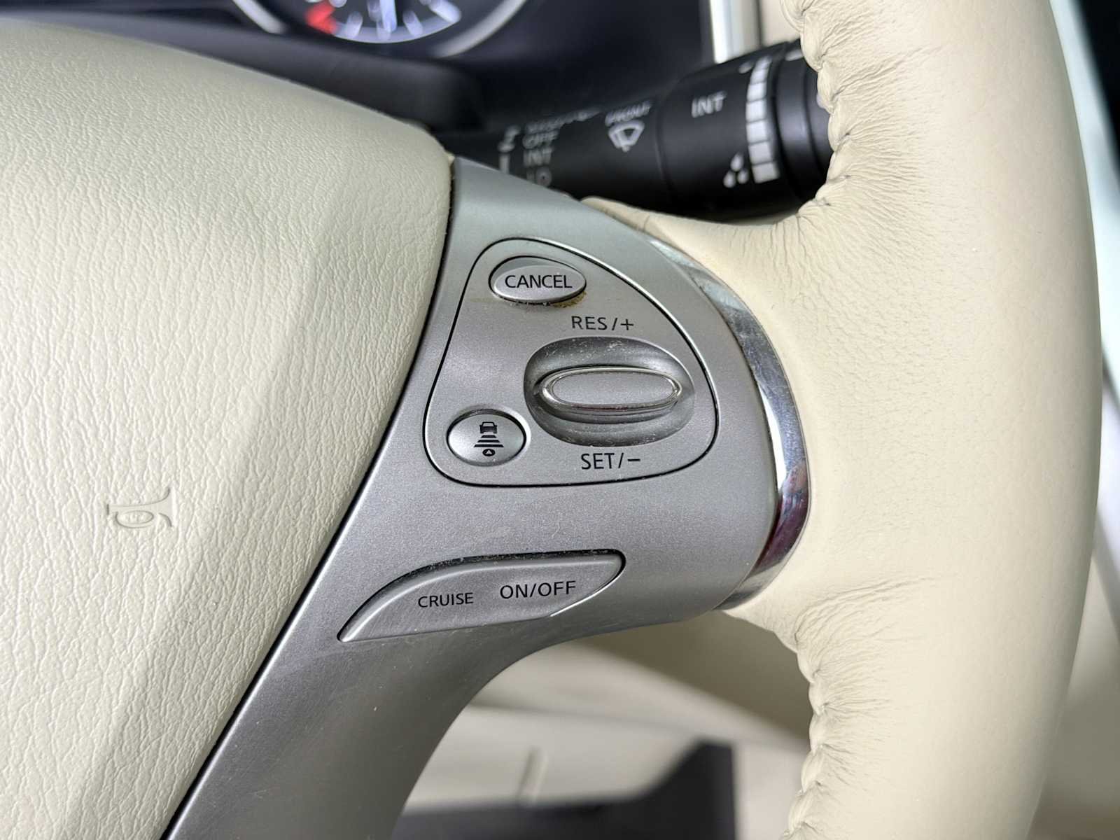 Used 2018 Pearl White Nissan Platinum image 24