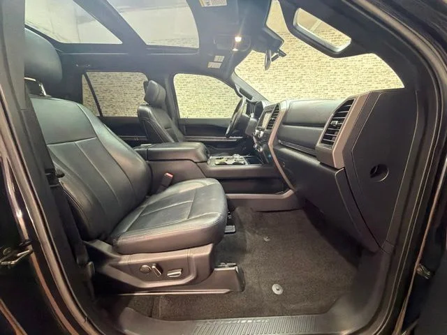 Used 2019 Agate Black Metallic Ford XLT image 12