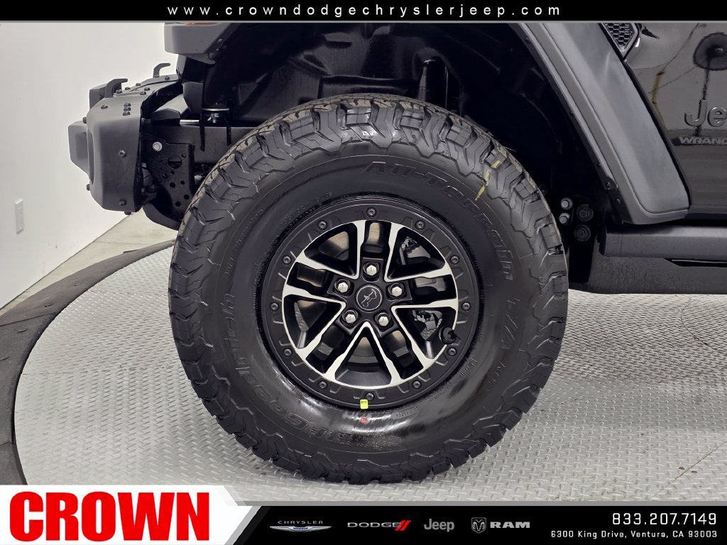 New 2027 Black Clear-Coat Paint Jeep  image 9