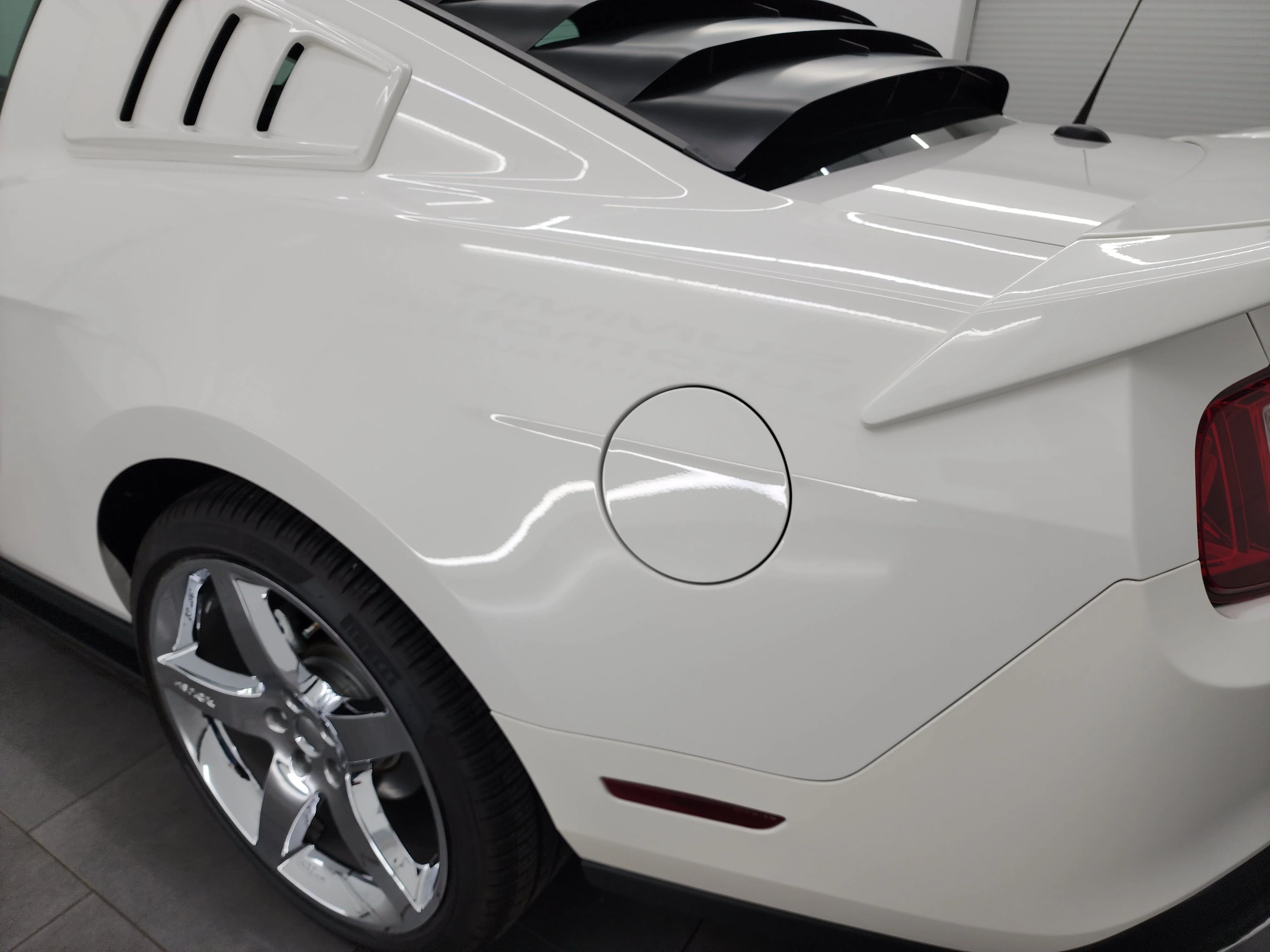 Used 2011 Performance White Ford GT Premium image 44