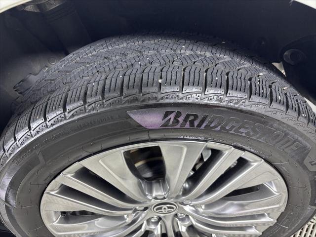 Certified Used 2021 BLIZZARD PEARL Toyota  image 10