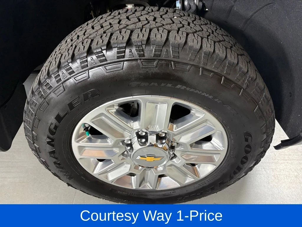 Used 2025 Gray Chevrolet High Country image 13