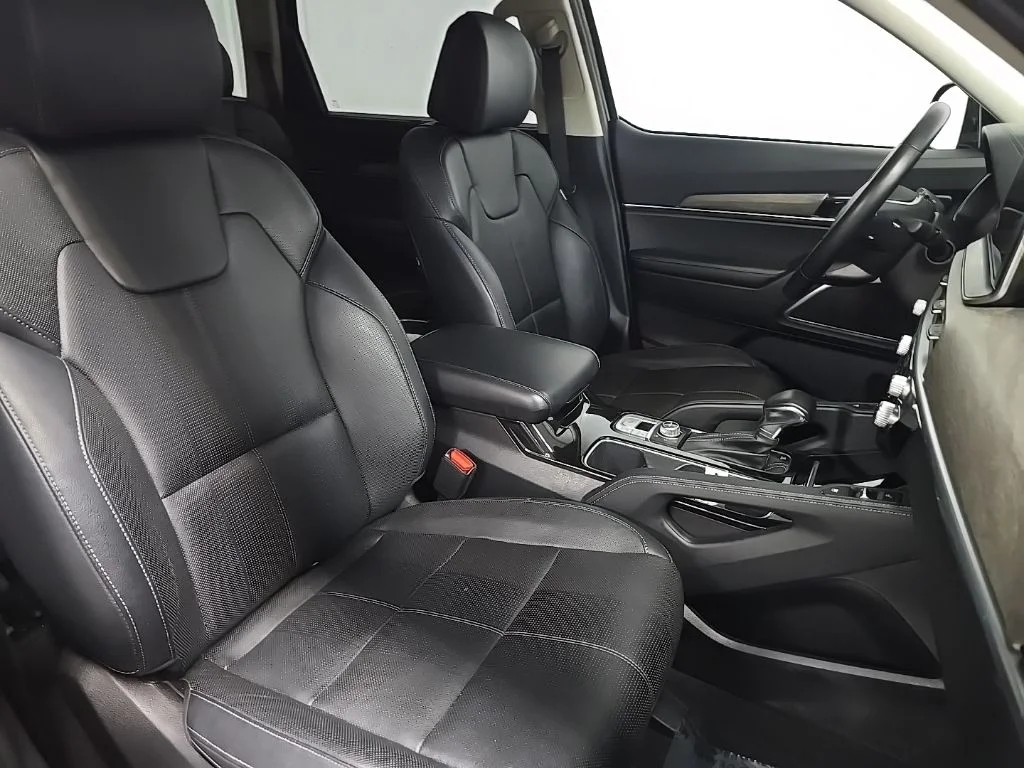 Used 2022  Kia SX image 16