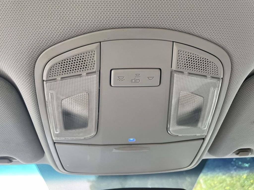 Used 2017 White Hyundai Base image 30