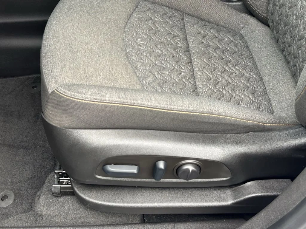 Used 2022 Summit White Chevrolet LT image 17