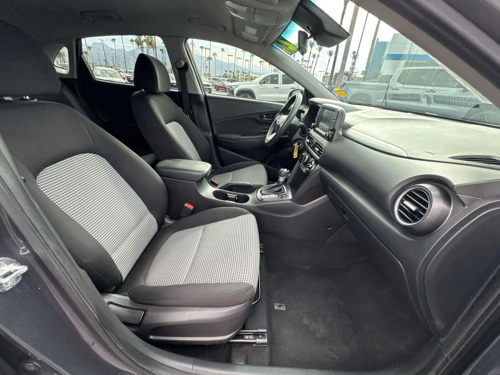 Used 2021 Gray Hyundai SE image 28