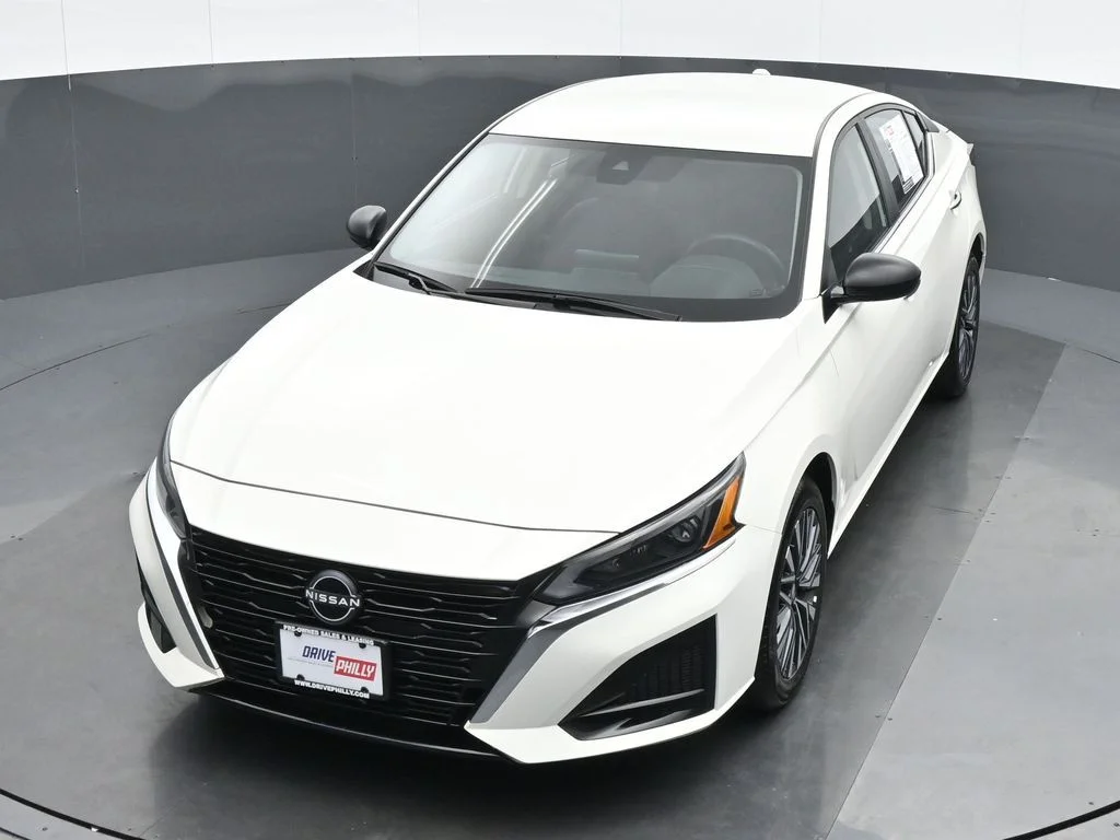 Used 2025 White Nissan 2.5 SV image 16