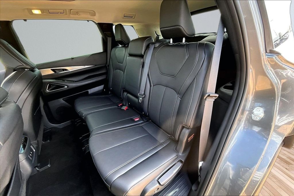 Used 2026 Gray INFINITI LUXE image 25