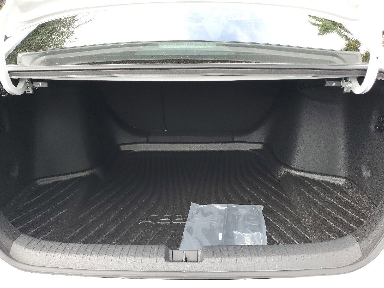 2025 Honda Accord Hybrid EX-L - Photo 7