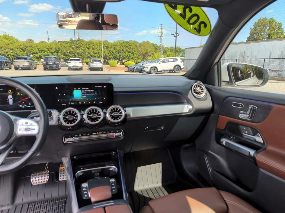 Used 2022 Digital White Metallic Mercedes-Benz GLB 250 image 10