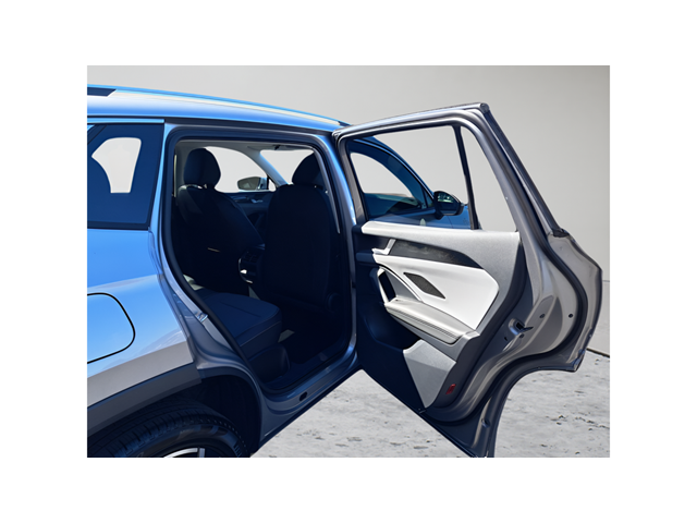 2025 Volkswagen Tiguan SE - Photo 14