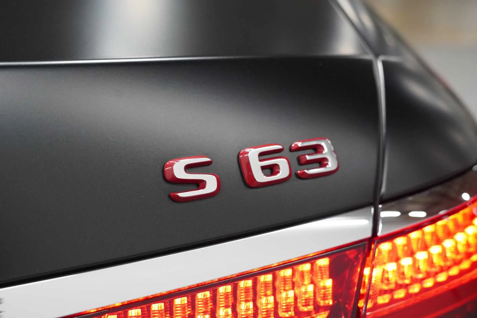Used 2024 MANUFAKTUR Signature Night Black Magno Mercedes-Benz AMG® S 63 E image 9