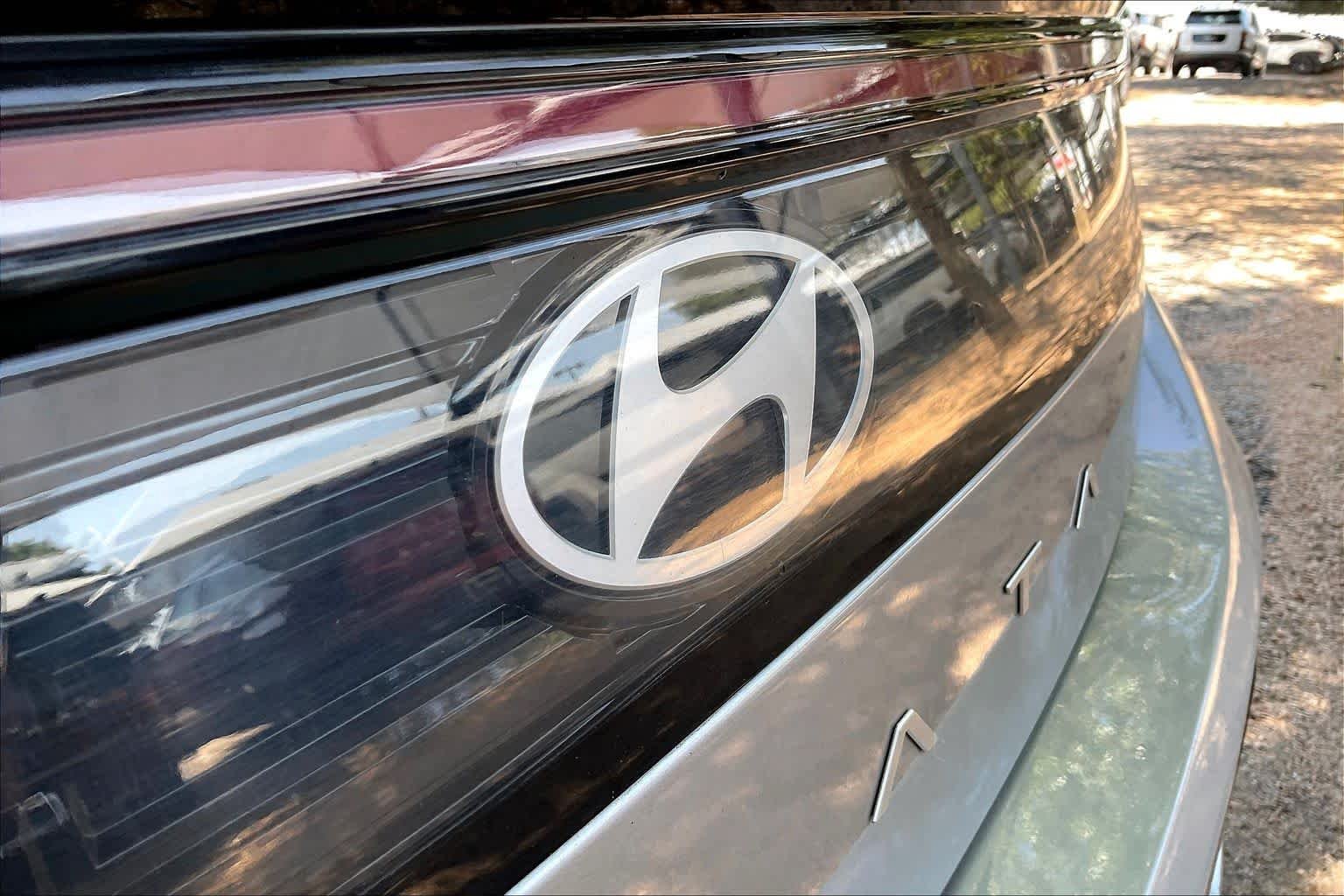 Used 2025 Aero Silver Hyundai SEL image 31