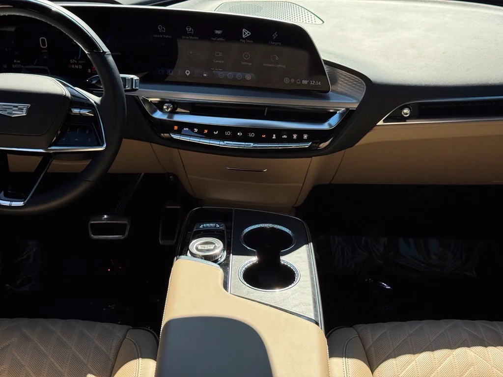 Used 2026  Cadillac Signature Luxury image 28