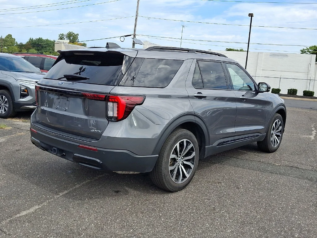 Used 2025 Carbonized Gray Ford ST-Line image 12