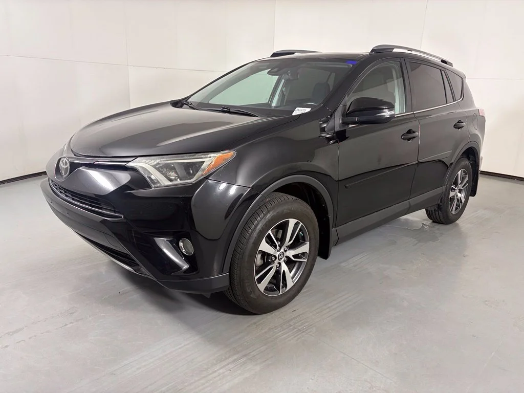 Used 2018 Black Toyota XLE image 4