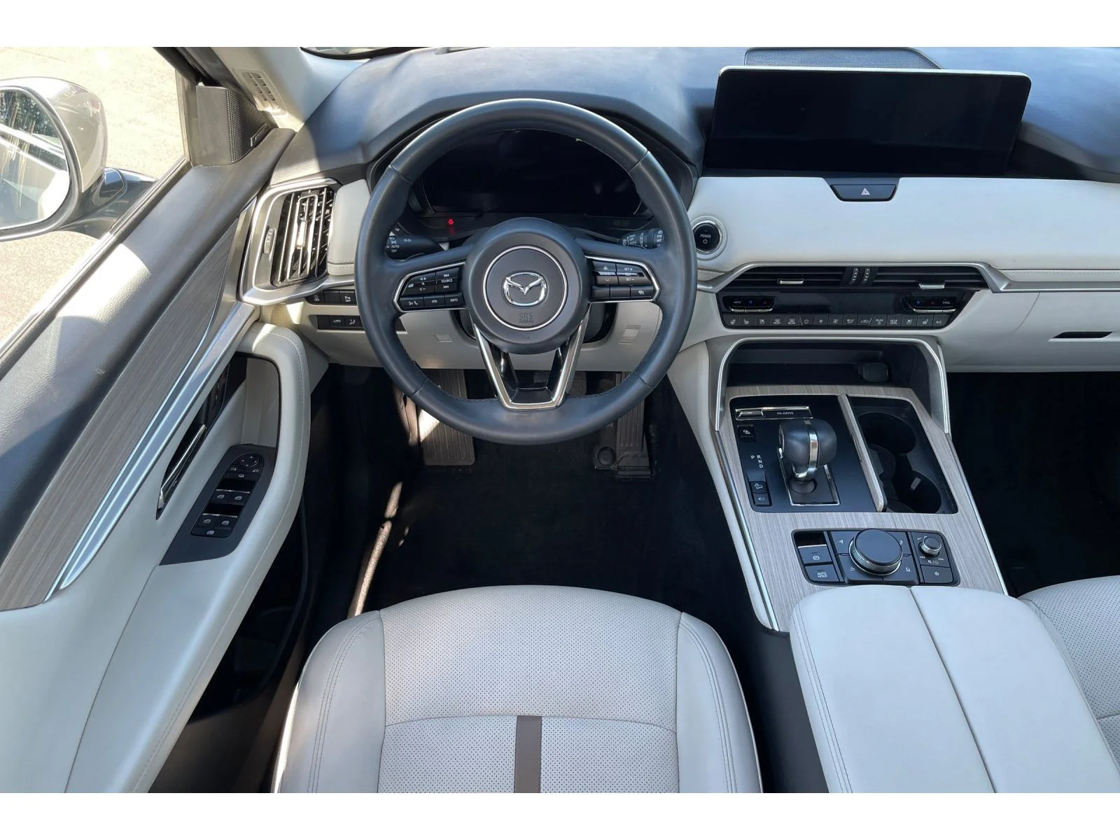 Used 2024 PLATINUM QUARTZ Mazda Premium Plus image 17