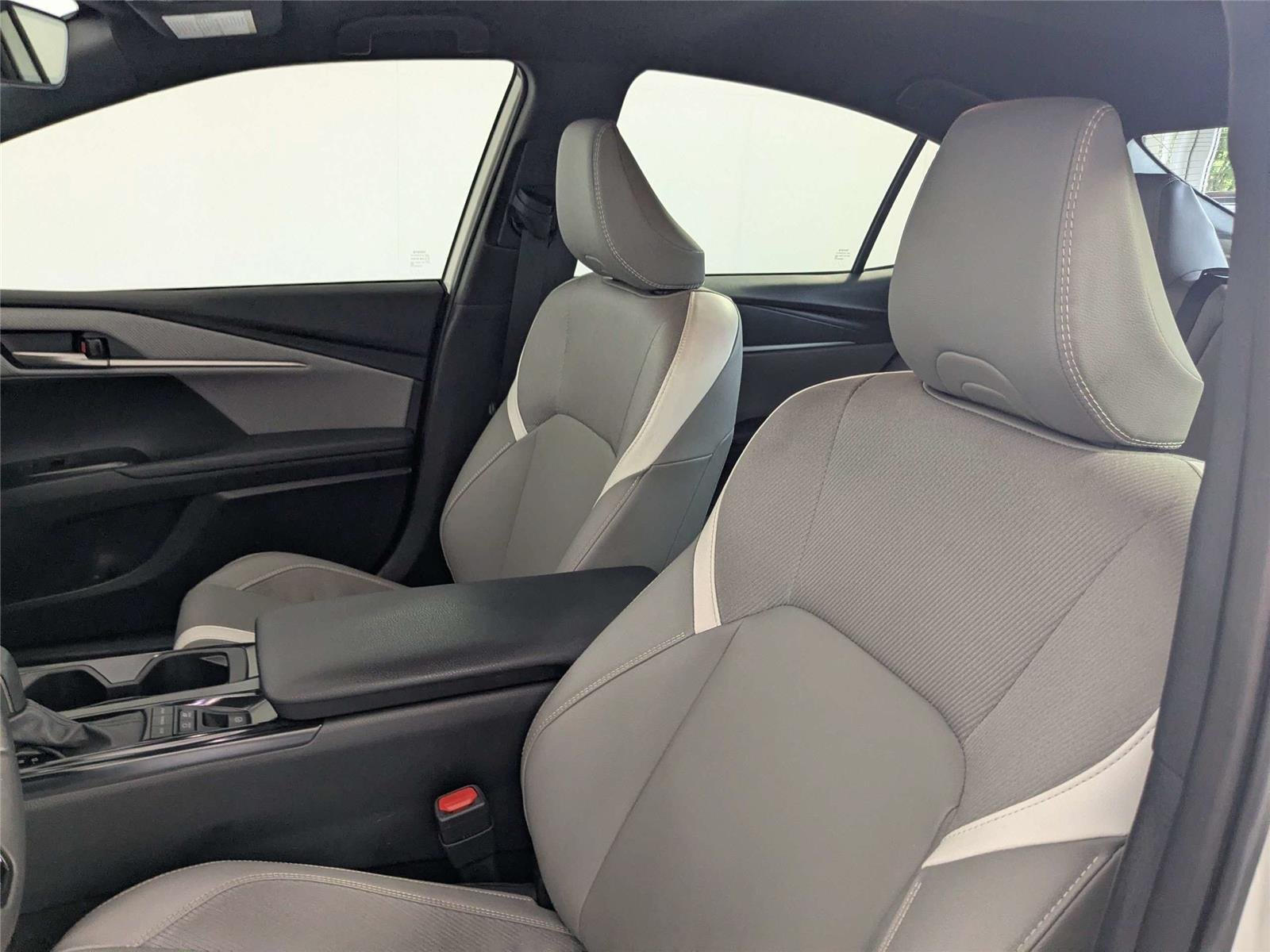 Used 2025 Ice Cap Toyota SE image 10