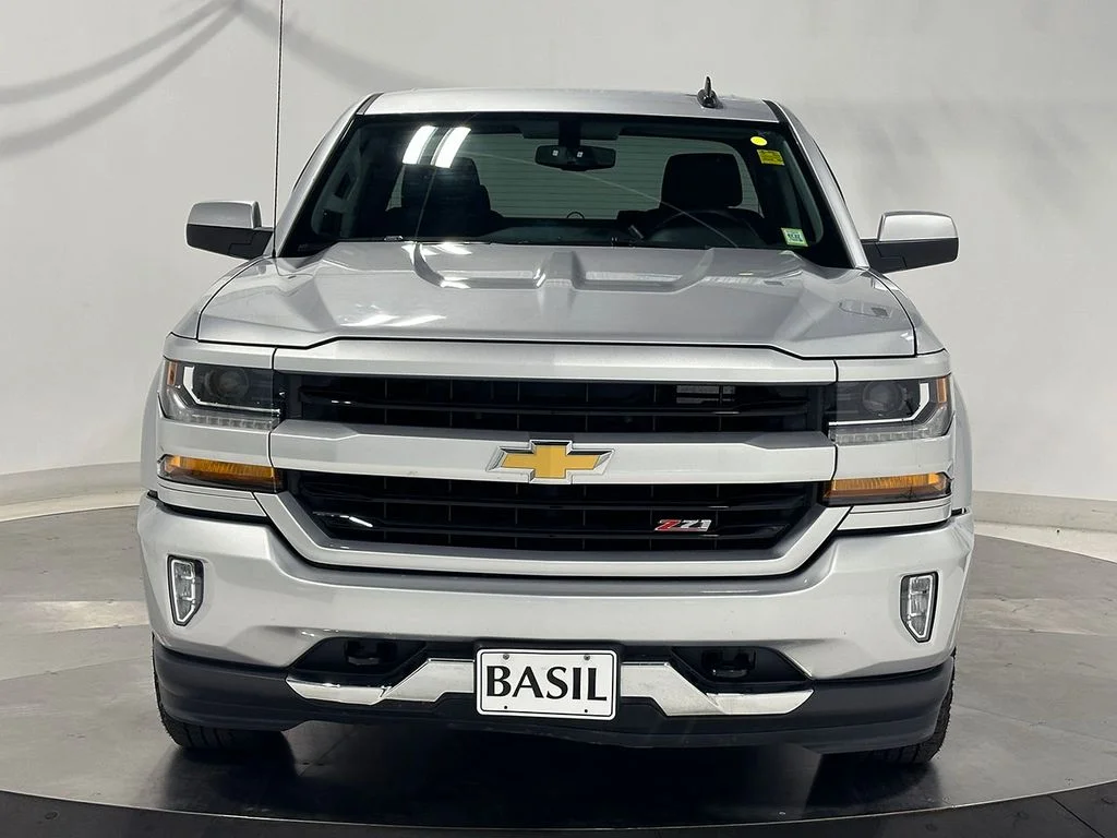 Used 2019 Silver Chevrolet LT image 9