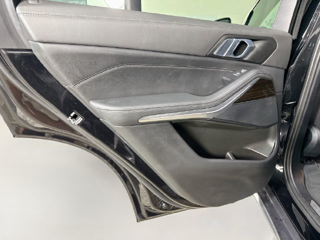 Used 2024 Black Sapphire Metallic BMW sDrive40i image 22