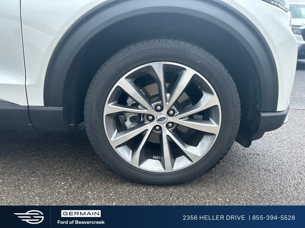 Used 2025 White Metallic Ford Platinum image 27
