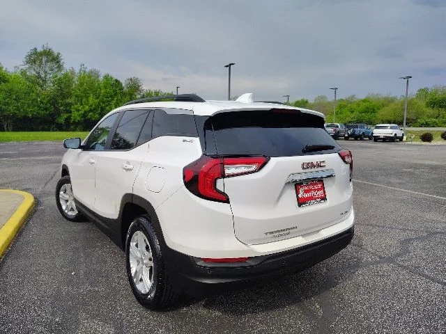 Used 2023 White GMC SLE image 5