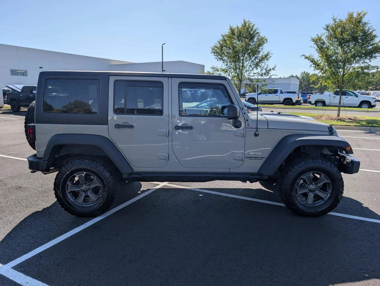 Used 2017 Beige Jeep Rubicon Recon 4x4 image 5