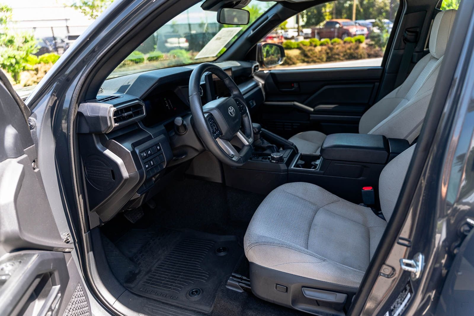Used 2025  Toyota SR5 image 21