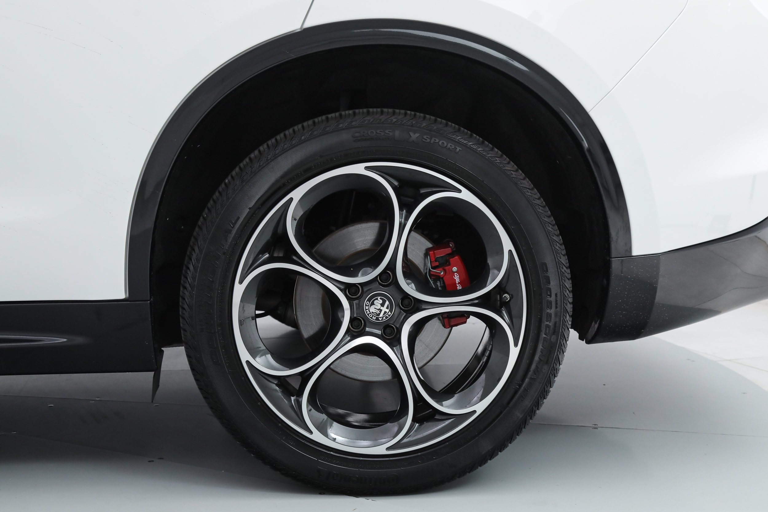 New 2025 Milano White Exterior Paint Alfa Romeo  image 19