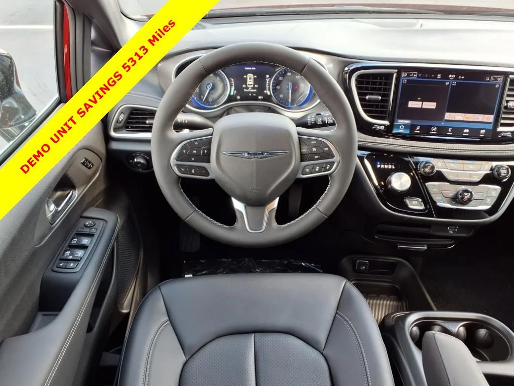 2026 Chrysler Pacifica Select - Photo 5