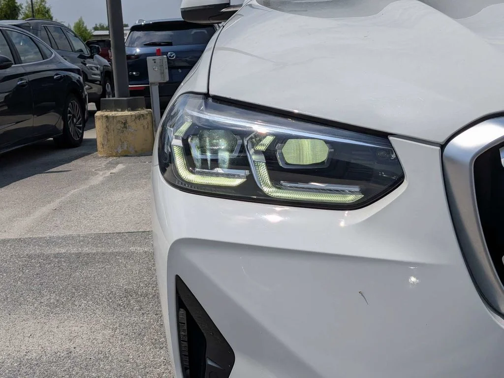 Used 2023 White BMW xDrive30i image 9