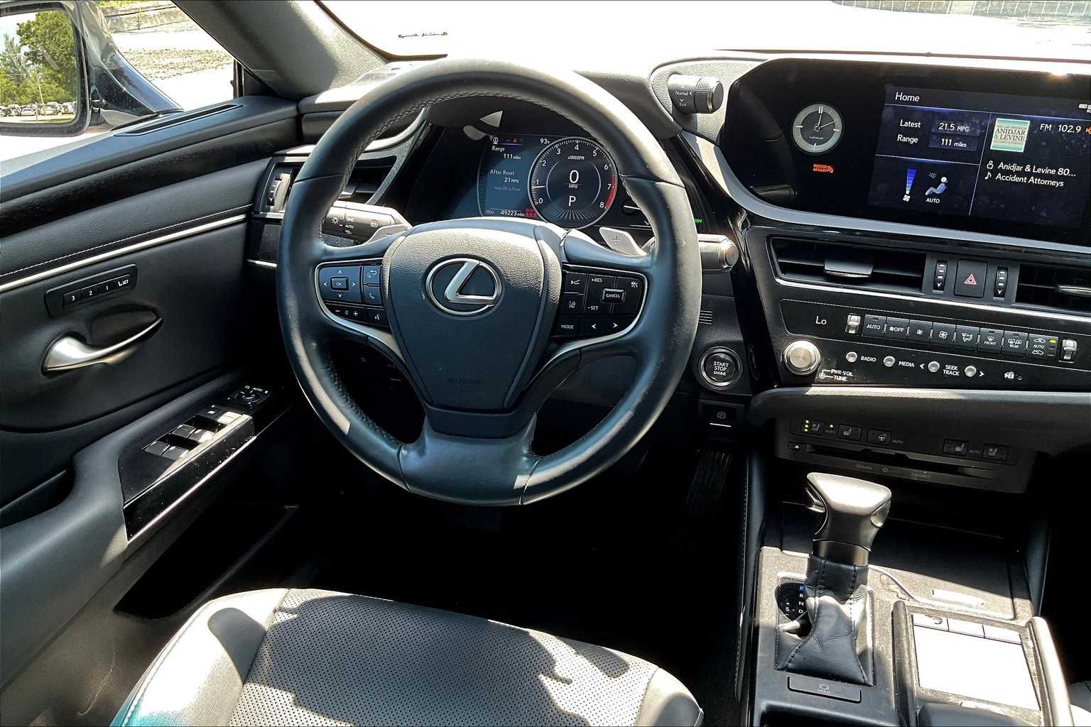 Used 2022 Eminent White Pearl Lexus  image 6