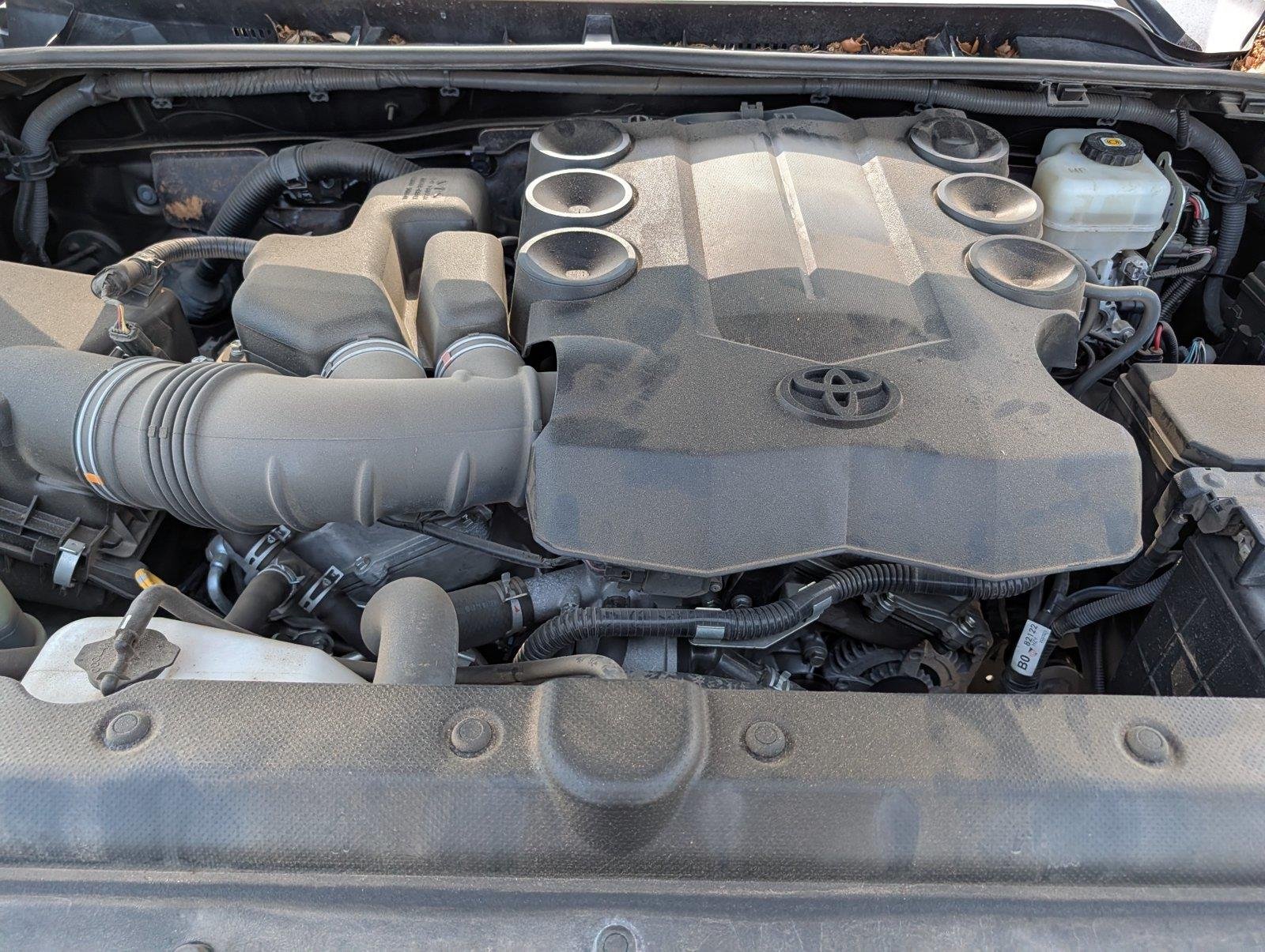 Used 2020 Midnight Black Metallic Toyota Venture image 36